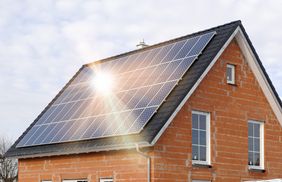 Zonnepanelen op een huis Zonnepanelen op een huis